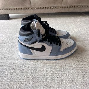 Air Jordan 1 Retro High “University Blue”